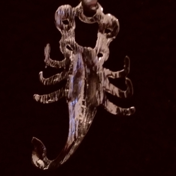 🔆SOLD🔆Pink and Silver tone SCORPION Pendant with Necklace - Picture 6 of 6